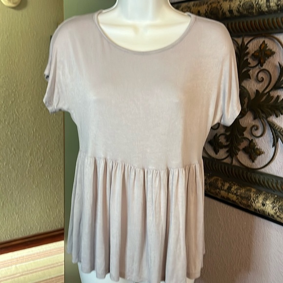 Ginger G Grey Peplum Top  short sleeve knit Size S - Picture 1 of 5